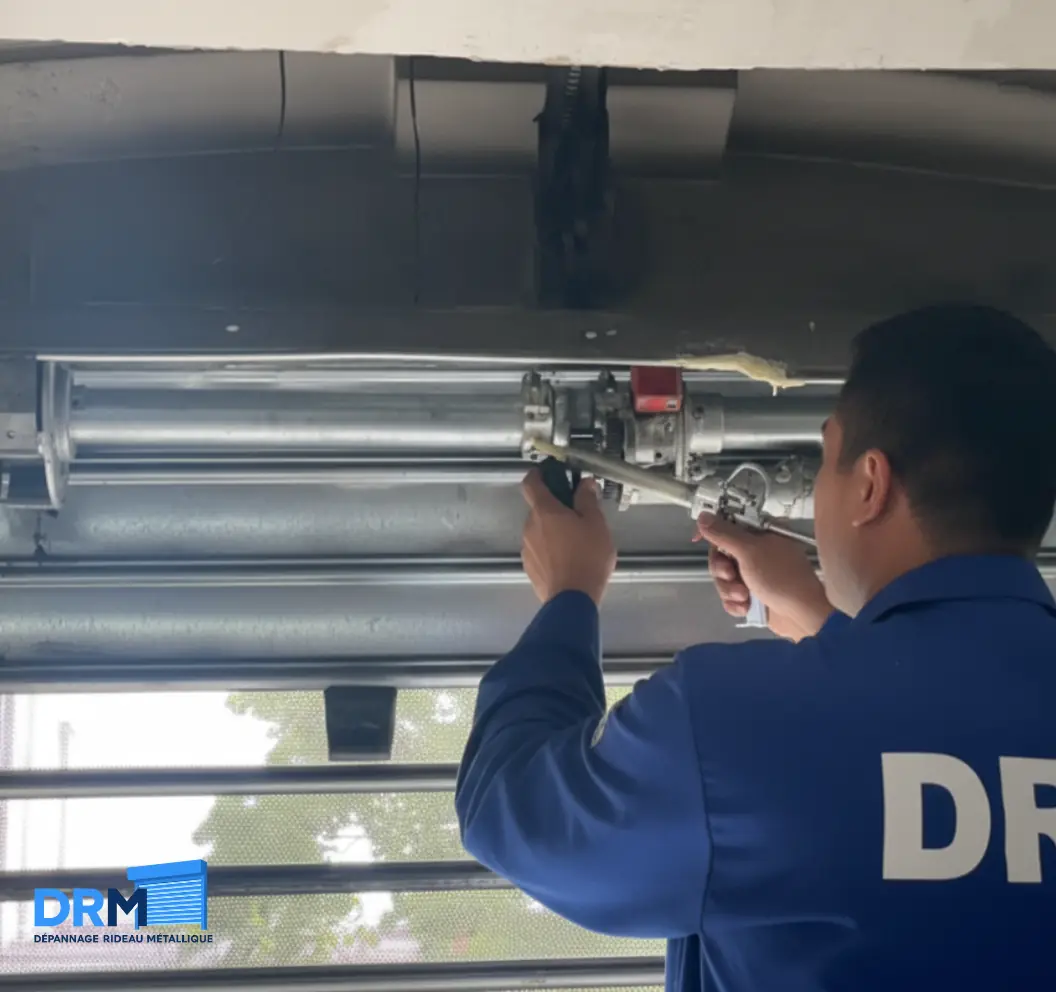 Entretien rideau métallique - Contrat d'entretien préventif pour garantir le bon fonctionnement de vos fermetures métalliques. - DRM Nice